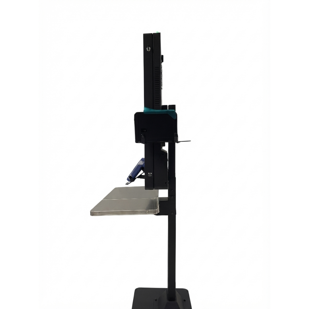 Kiosco de autoservicio APT-ASSCI5 de Advanced con base de pedestal para mayor visibilidad y autonomía del cliente.